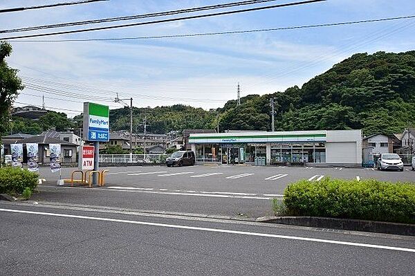 ファミリーマート宇宿7丁目店【ファミリーマート宇宿七丁目店】は、鹿児島市宇宿7丁目7-30に位置する宮下橋付近近くのコンビニエンスストアです。駐車場有、店内には鹿児島銀行のATMがあります。 800m