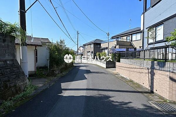 一戸建ての多いエリア、静かで落ち着いた雰囲気