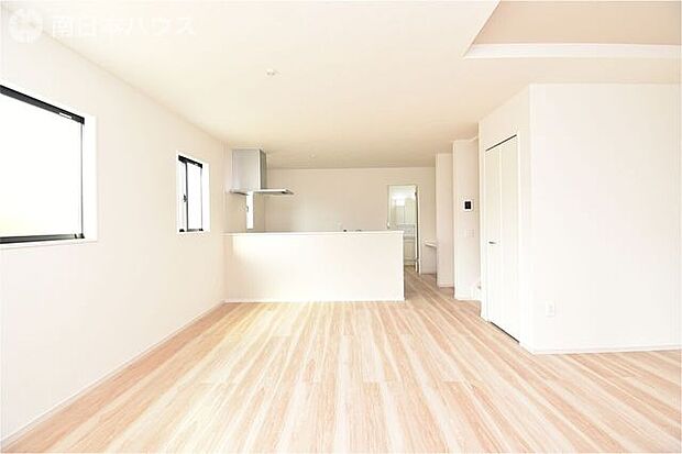 リビングで遊ぶお子様にも目が届く、安心感で選ぶなら対面キッチン