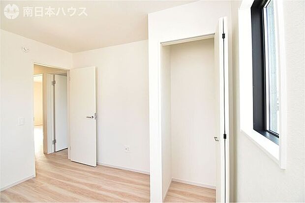 シンプルな内装のため、お好みのテイストのインテリアを楽しむことができます