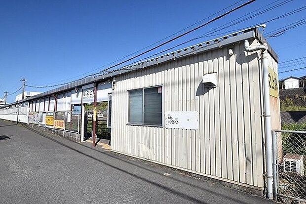 JR坂之上駅JR坂之上駅＝坂之上4丁目にあるJR九州指宿枕崎線の駅で一日の平均乗車人数は約2200人で市内の鉄道駅では第3位近隣には鹿児島国際大学がある。 1170m