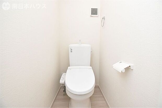 快適な温水洗浄便座付きの1階トイレ