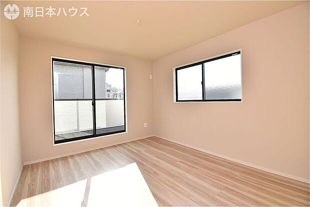 シンプルな洋室は、子ども部屋や書斎等、ご家族構成やライフスタイルに合わせてご活用いただけます