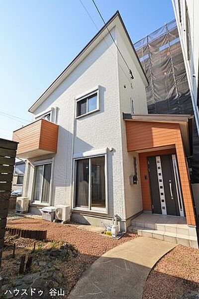 幹線道路から1本入った現地は想像以上に静か