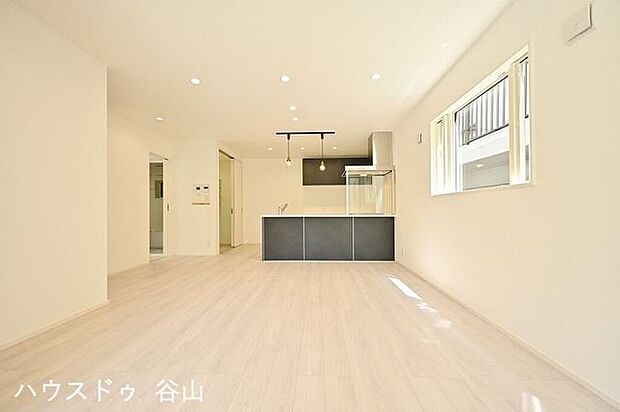 過去同仕様施工例開放感のある広々リビングに光と風を呼び込みます