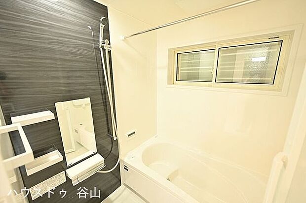 過去同仕様施工例1坪以上の広い浴室なら、お子様と並んで体を洗ってもゆとりがあります