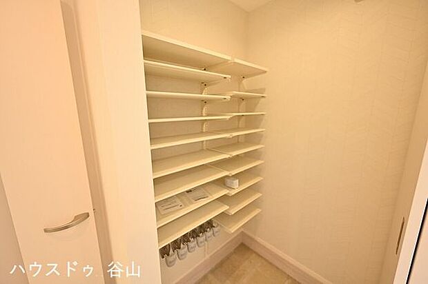 過去同仕様施工例玄関すっきり保つことができそうなシューズクローク