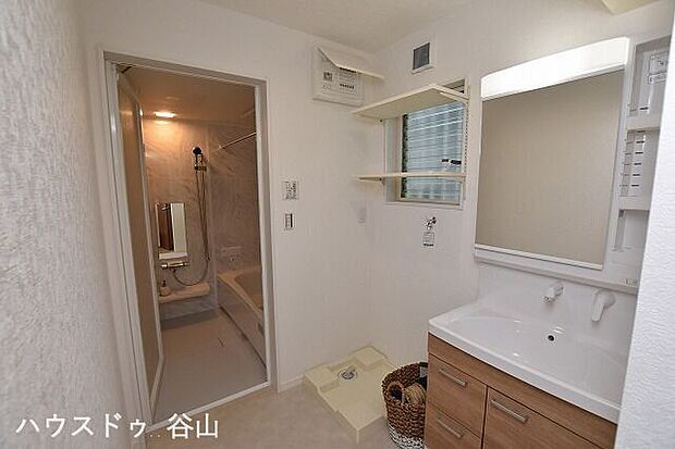 過去同仕様施工例ゆとりの洗面スペースで朝の身支度もスムーズに