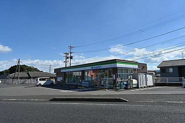 ファミリーマート星ヶ峯2丁目店 140m