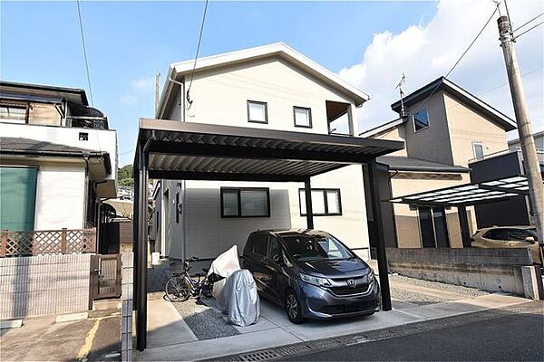 2025年10月撮影◇モダンな外観で落ち着きのあるデザインです