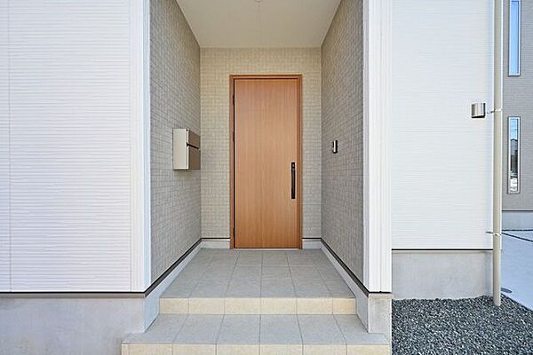 住まう方、訪れる方を上品に迎えるエントランス