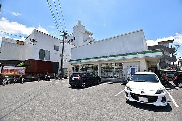ファミリーマート脇田電停前店【ファミリーマート脇田電停前店】は、鹿児島市宇宿3丁目28-1に位置する脇田交差点近くのコンビニエンスストアです。駐車場有、店内には鹿児島銀行のATMがあります。 540m