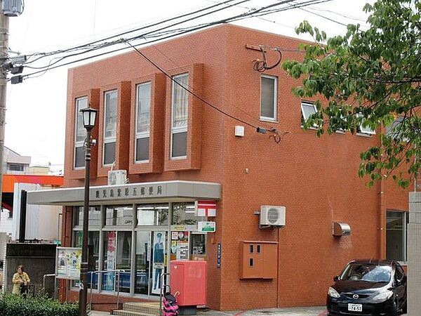 鹿児島紫原五郵便局【鹿児島紫原五郵便局】鹿児島市紫原5丁目にある郵便局です。駐車場1台郵便窓口　平日9:00～17:00ATM　平日9:00～19:00、土日祝9:00～17:00 360m
