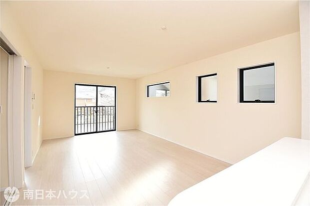 【過去施工例】開放感のある空間で、明るさを感じやすいLDKの施工例です。