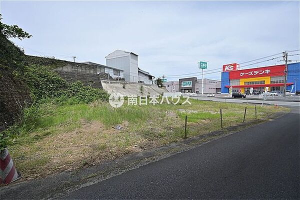 県道沿いの敷地101坪の角地