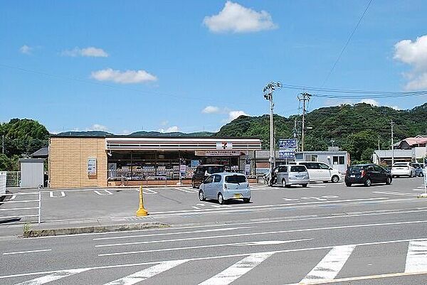 コンビニ セブンイレブン山田町店 790m