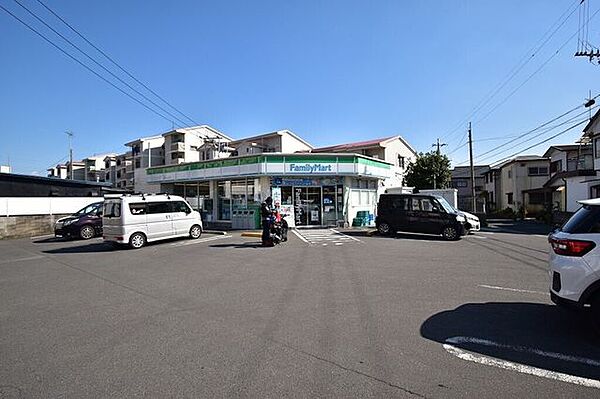 ファミリーマート紫原2丁目店【ファミリーマート紫原二丁目店】は、鹿児島市紫原2-42-1に位置する紫原交番前交差点近くのコンビニエンスストアです。駐車場有、店内には鹿児島銀行のATMがあります…