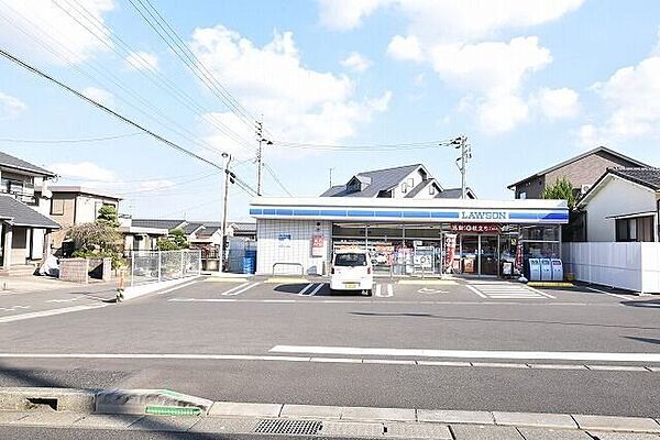 コンビニ ローソン魚見町店 330m