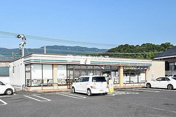 セブンイレブン鹿児島喜入店国道226号の喜入寺前交差点に位置するセブンイレブン鹿児島喜入店、24時間営業。3つの道路に面した広大な敷地に乗入れのしやすい駐車場が特徴です。 430m