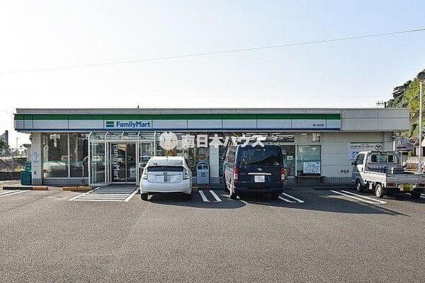 ファミリーマート喜入旧市店【ファミリーマート喜入旧市店】は、鹿児島市喜入町6074番5に位置する喜入旧市交差点近くのコンビニエンスストアです。駐車場有、店内には鹿児島銀行のATMがあります…