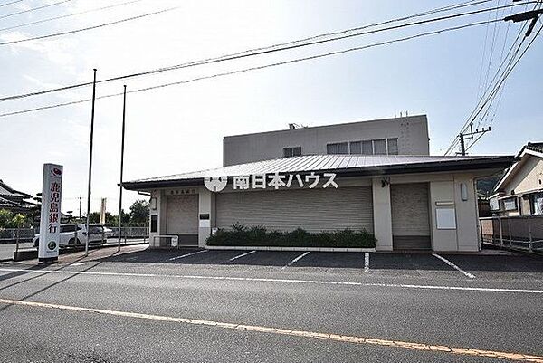 鹿児島銀行 喜入支店県道232号線沿いに位置する鹿児島銀行喜入支店。キャッチコピーは「地域にとって“なくてはならない”銀行として、地域とともに歩み、地域社会の発展に貢献してまいります。」公式ホーム…