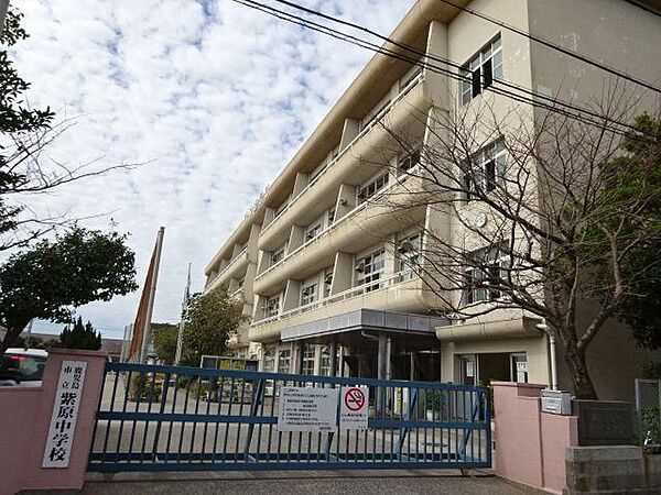 紫原中学校【鹿児島市立紫原中学校】は、紫原6丁目に位置する1967年創立の中学校です。令和3年度の生徒数は723人で、26クラスあります。校訓は「自主・愛知・健康・協和」です。 720m