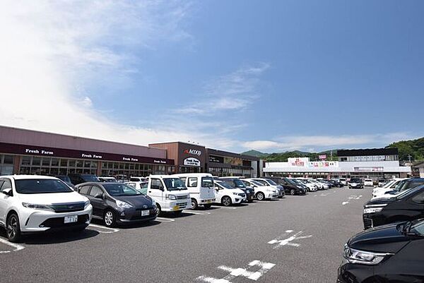 たわわタウン・Aコープ谷山店Ａコープ谷山店　　　 9:30～21:00おいどん市場 谷山館　9:30～19:00ザ・ダイソー              9:30～20:00 930m