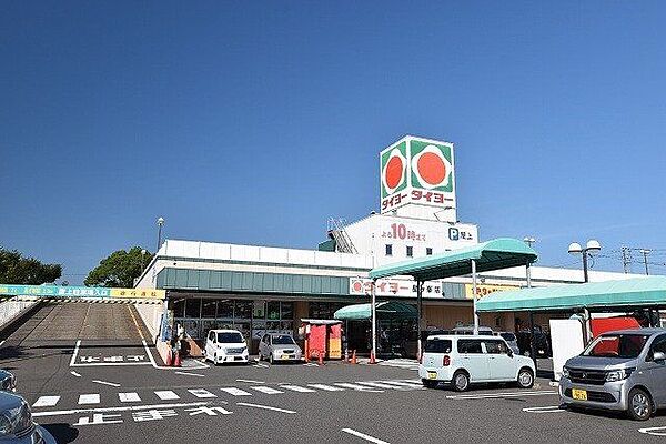 タイヨー星ヶ峯店【タイヨー星ヶ峯店】は、鹿児島市星ヶ峯4丁目1番地1号に位置する星ヶ峯交番前交差点近くのスーパーです。取扱品目は主に「生鮮食品・日配品・一般食品・日用雑貨・衣料品・お酒」です。駐車…