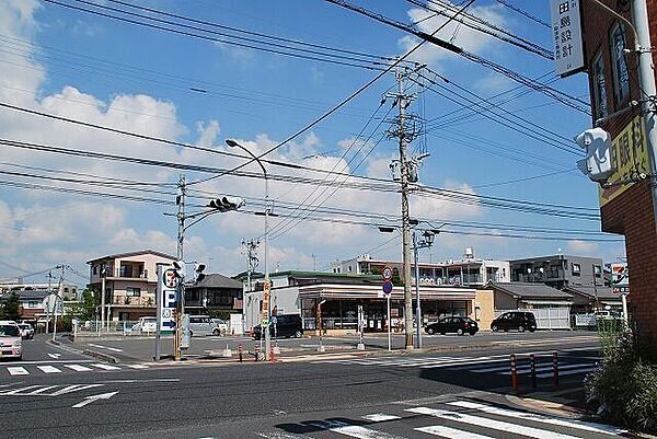 コンビニ セブンイレブン薬師堂店 850m