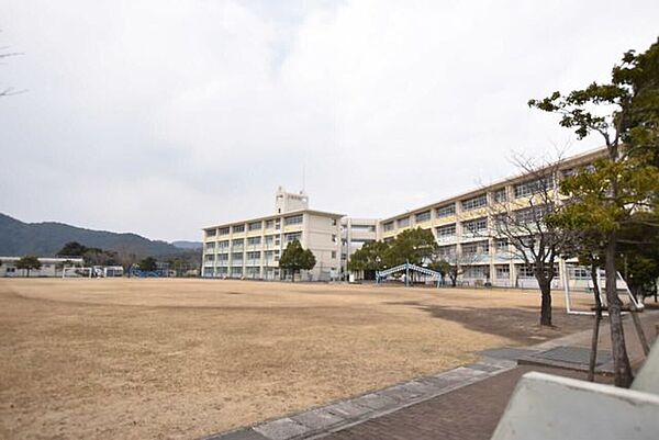 皇徳寺小学校 330m