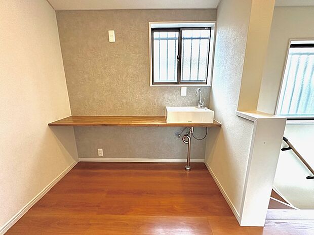 2階洗面付きのカウンターは、家事スペースとして最適です。