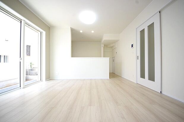 家族皆方が一番長い時間を共有するリビング ダイニング。快適な空間としてご利用いただけます。