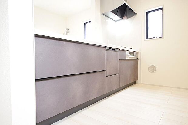 収納豊富で、日々のお料理から後片付けまで快適に、はかどるキッチンです。