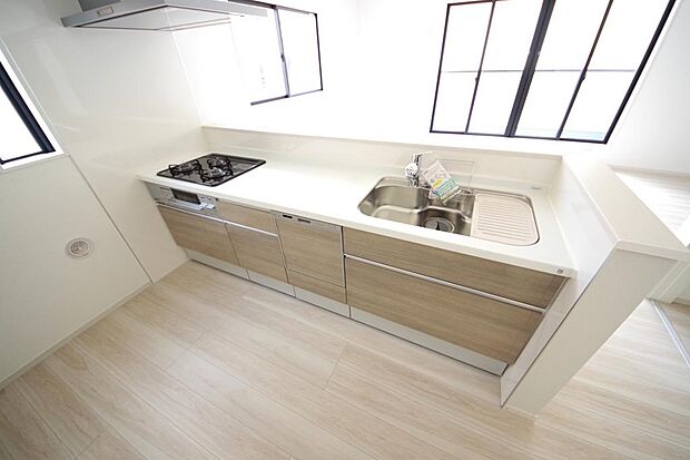 収納豊富で、日々のお料理から後片付けまで快適に、はかどるキッチンです。