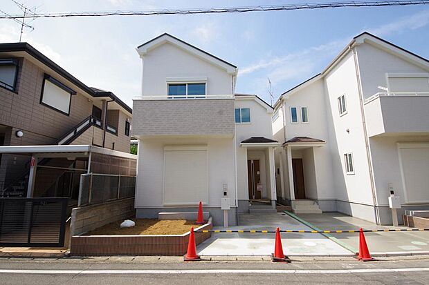 玄関はいわばその邸宅の顔です。だからこそ、迎賓のためにしつらえを細部まで施しました。