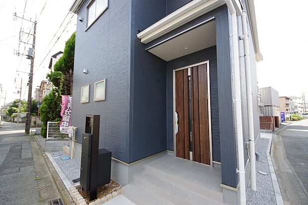 家族を心地よく迎えたり、お客様を心からお迎えしたり、おもてなしの心をもって迎え入れます。