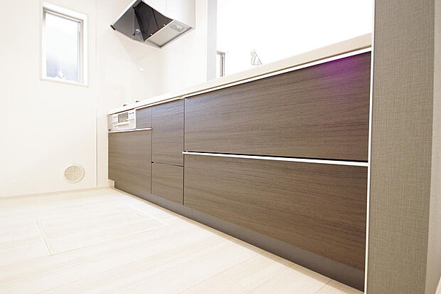 収納豊富で、日々のお料理から後片付けまで快適に、はかどるキッチンです。