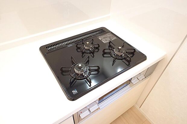 ガスコンロにはSiセンサーが組み込まれています。長時間の使用の際にセンサーが自動でストップします。