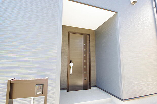 家族を心地よく迎えたり、お客様を心からお迎えしたり、おもてなしの心をもって迎え入れます。