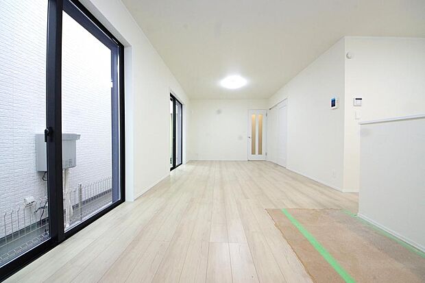 家族皆方が一番長い時間を共有するリビング ダイニング。快適な空間としてご利用いただけます。