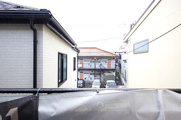 陽光あふれるバルコニーは、たくさんの光を浴びることができるのでお洗濯物やお布団もしっかり干せます。