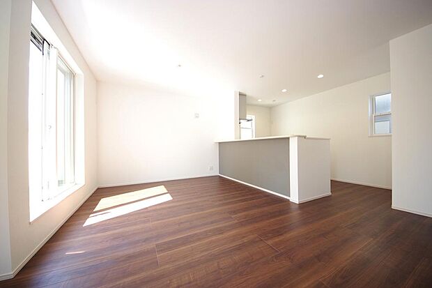 家族皆方が一番長い時間を共有するリビング　ダイニング。快適な空間としてご利用いただけます。