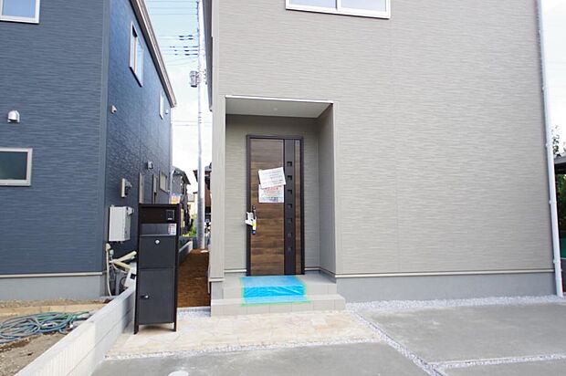 家族を心地よく迎えたり、お客様を心からお迎えしたり、おもてなしの心をもって迎え入れます。