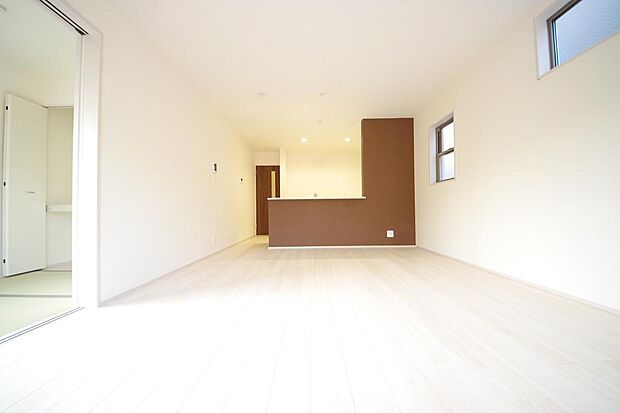 家族皆方が一番長い時間を共有するリビング　ダイニング。快適な空間としてご利用いただけます。