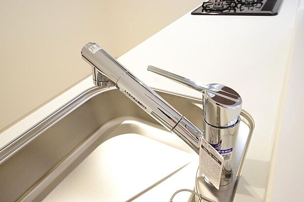 レバー操作一つで水量、温度も調節可能です。また、蛇口には浄水カートリッジも内蔵可能です。