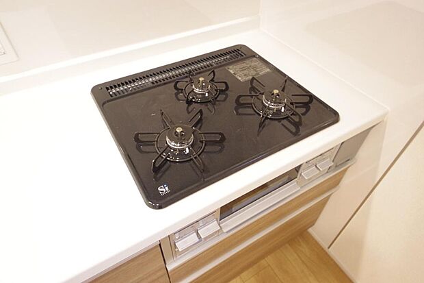 ガスコンロにはSiセンサーが組み込まれています。長時間の使用の際にセンサーが自動でストップします。