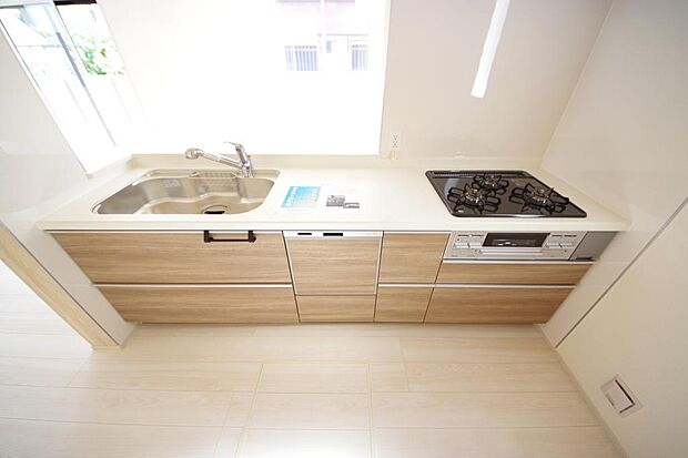 収納豊富で、日々のお料理から後片付けまで快適に、はかどるキッチンです。