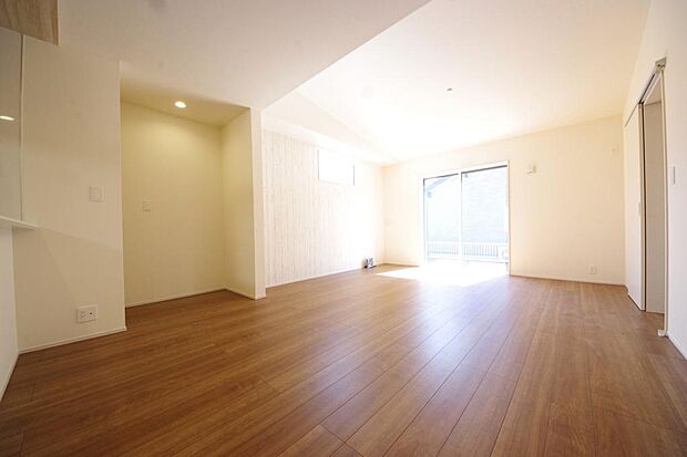 家族皆方が一番長い時間を共有するリビング ダイニング。快適な空間としてご利用いただけます。