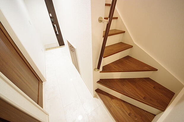 家族を心地よく迎えたり、お客様を心からお迎えしたり、おもてなしの心をもって迎え入れます。