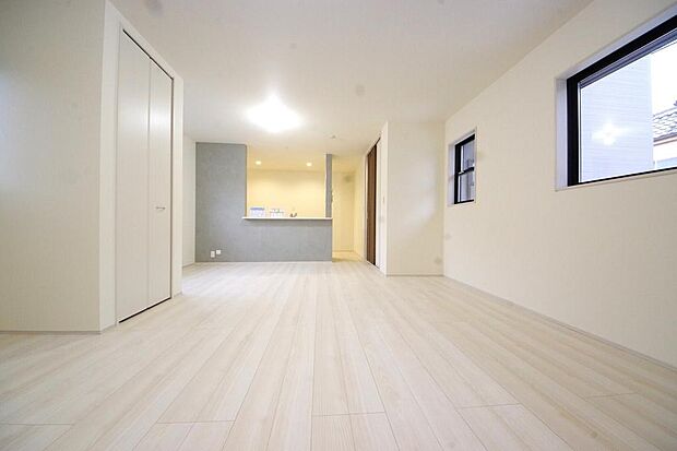 家族皆方が一番長い時間を共有するリビング　ダイニング。快適な空間としてご利用いただけます。